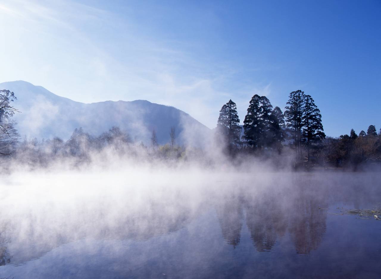 写真：金鱗湖の朝霧