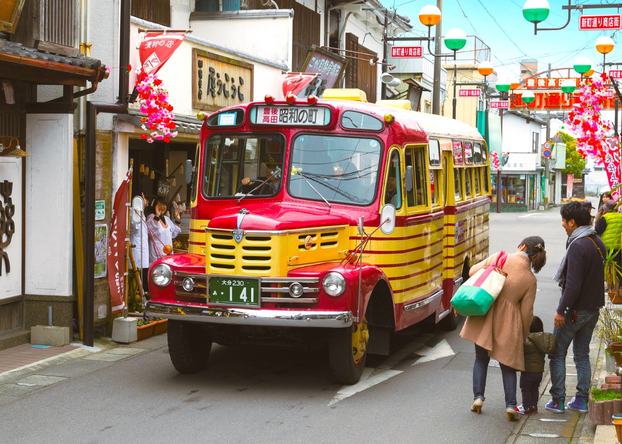 昭和の町 ボンネットバス