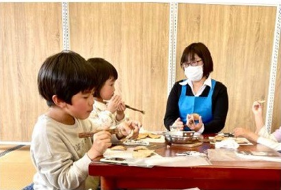 後藤製菓 臼杵煎餅の手塗体験